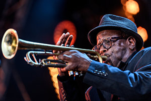 Музыкант Мервин Кэмпбелл во время выступления коллектива Joe Lastie’s New Orleans Sound на фестивале Koktebel Jazz Party 2017.